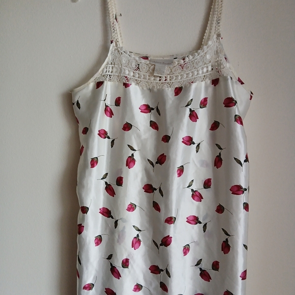 Intimate Essentials Size Large satin Red Rose print - Picture 2 of 11